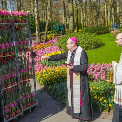 keukenhof-bloemen-voor-sint-pietersplein-pasen-2023